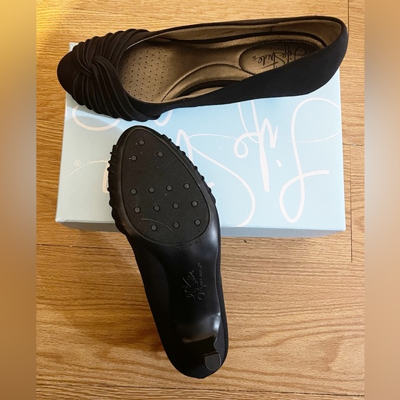 LifeStride Women's Portray Pump, Black Microfiber, Size 9 - Picture 5 of 7